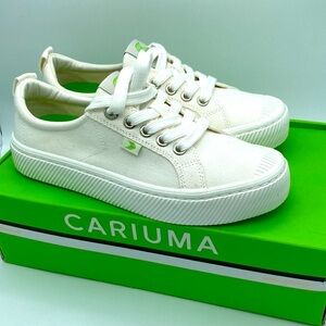 NWB CARIUMA WHITE SNEAKERS SHOES 5.5